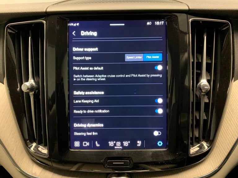 2022 Volvo XC60 2.0 B5P Plus Dark 5dr AWD Geartronic ESTATE PETROL Automatic