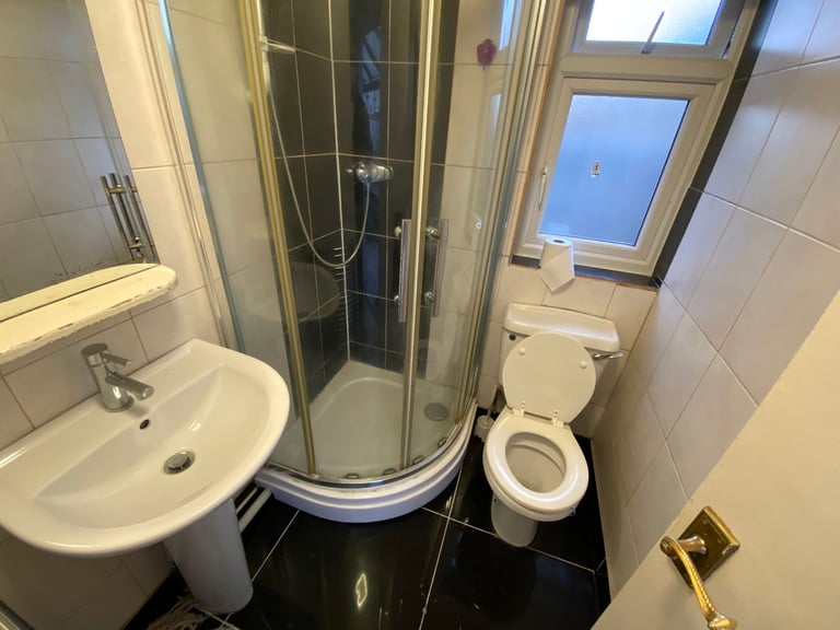 Beautiful One Bedroom Ground Floor Flat On Ivy House Rd RM9, Bills Including (Gas, Elec, Water).