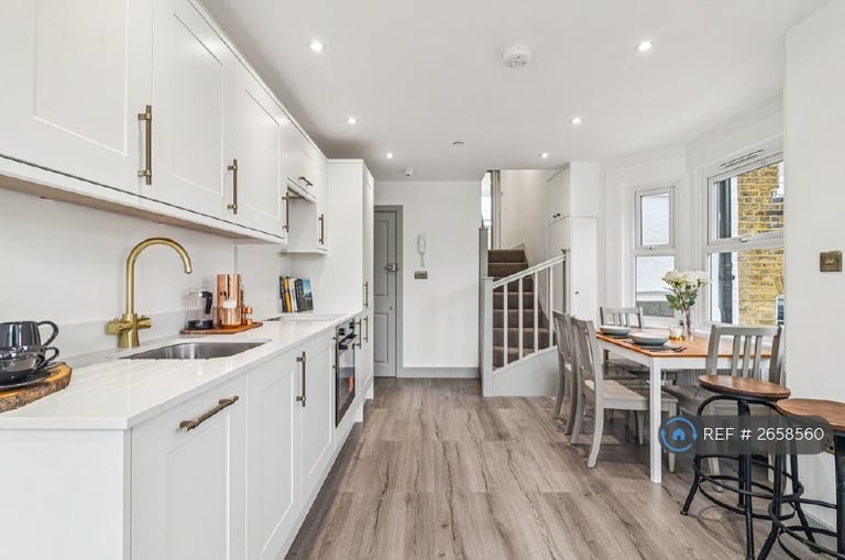 2 bedroom flat in Westcote Road, London, SW16 (2 bed) (#2658560)