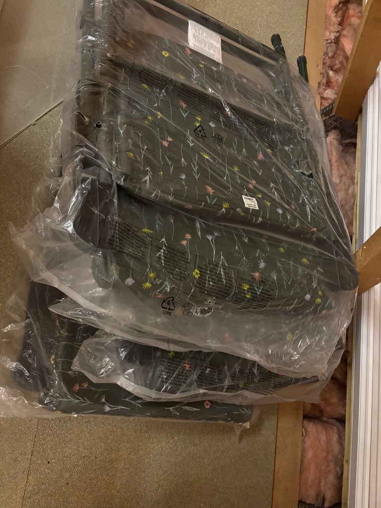 image for 4 picnic chairs 