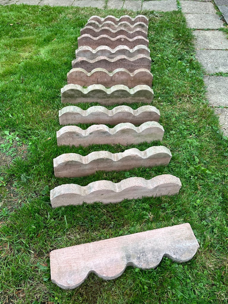image for Concrete scalloped edging stones