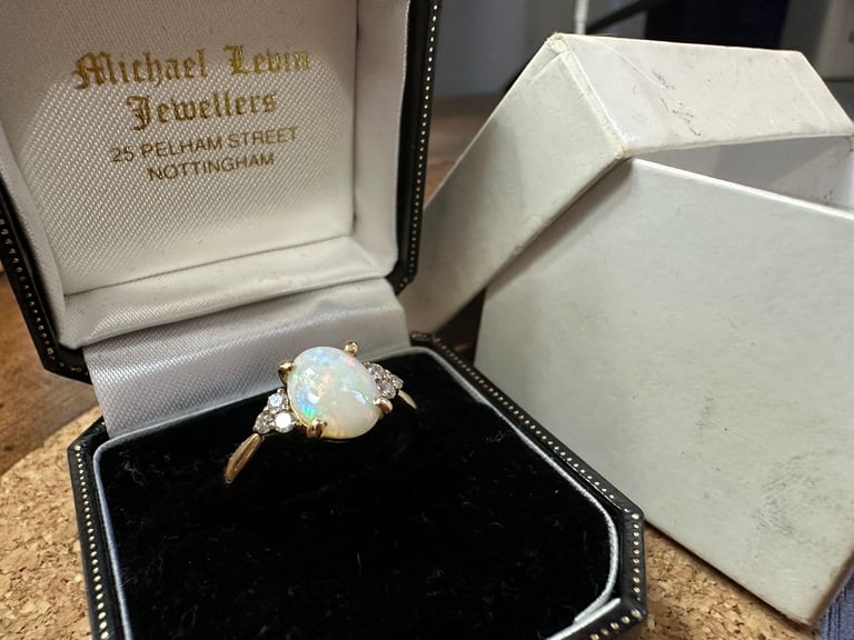 18ct gold opal and diamond ring