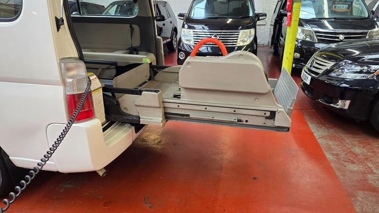  Nissan Elgrand Caravan twin mobility Chair auto lift Petrol Automatic