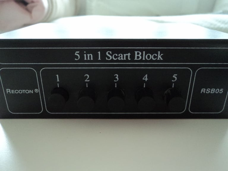 5 WAY SCART SPLITTER. 5 IN 1 SCART BLOCK. (TV & DVD CABLES & CONNECTORS). 