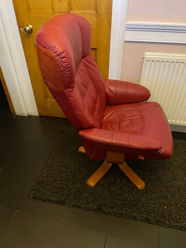 LEATHER RECLINER CHAIR