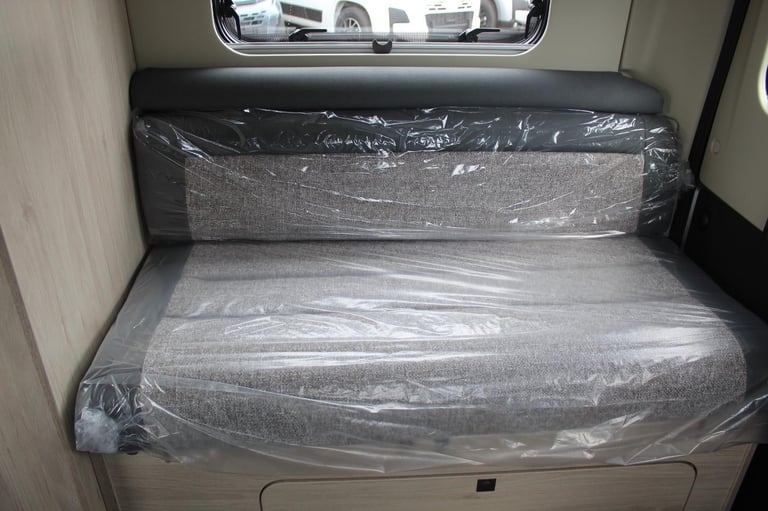 Auto-Trail Expedition 67 POP TOP ROOF, AUTOMATIC DIESEL AUTOMATIC 2025