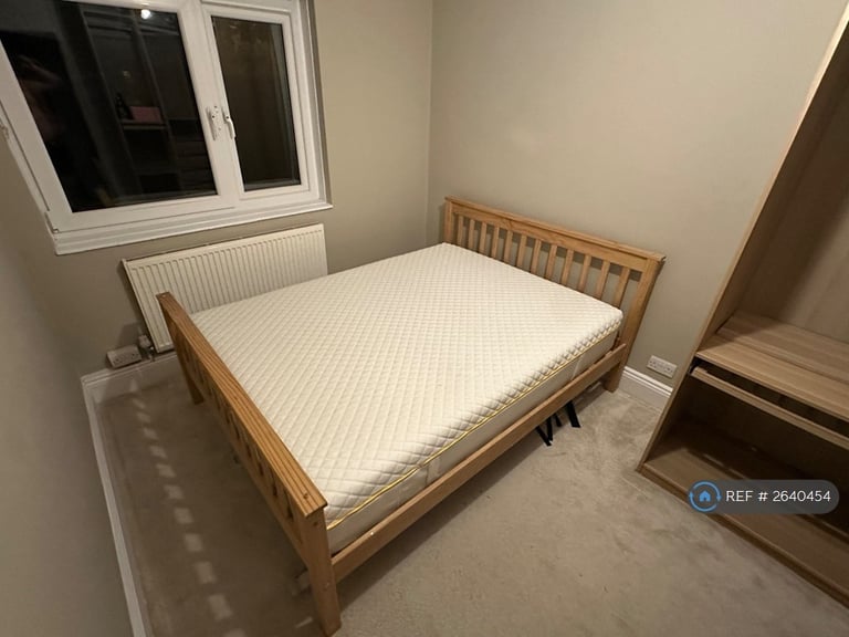 1 bedroom in Strathdon Drive, London, SW17 (#2640454)