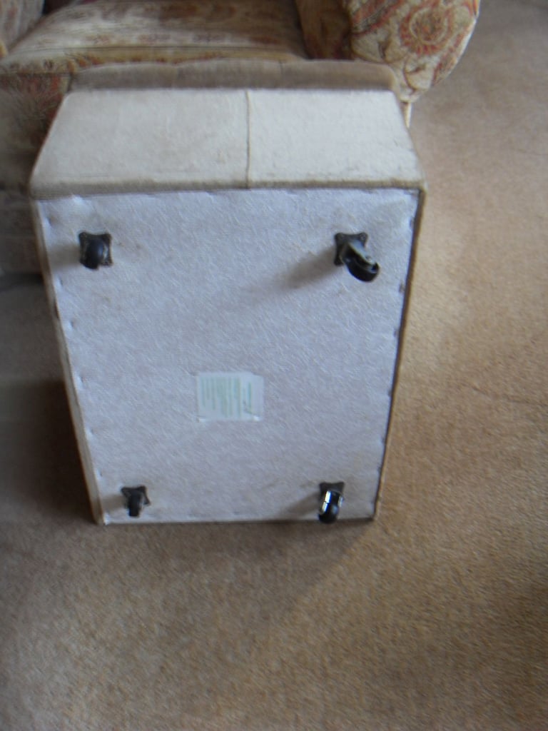 Free Pouffe foot stool