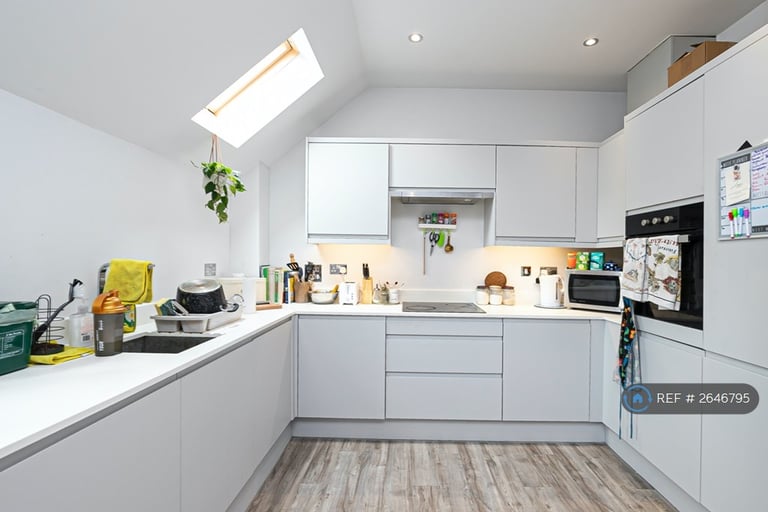 2 bedroom flat in Lawton Green, Loughton, IG10 (2 bed) (#2646795)