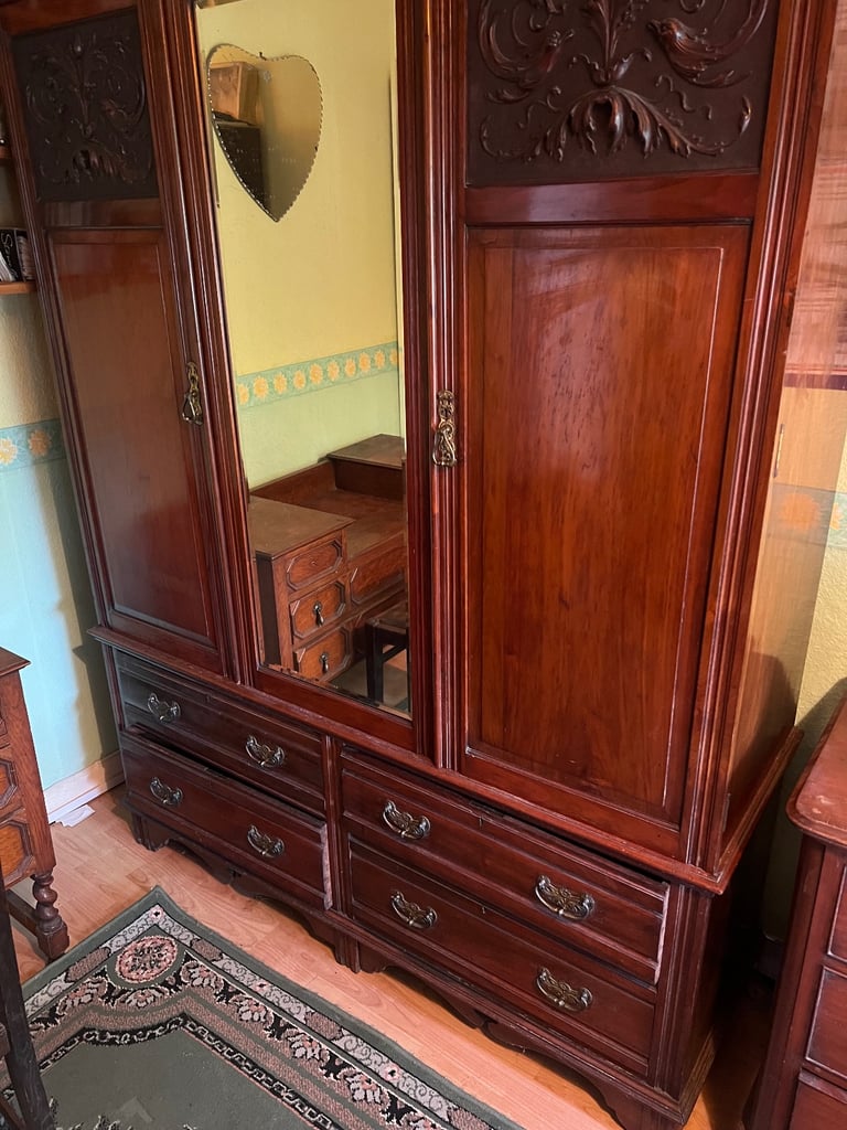Large carved Victorian mahogany wardrobe 