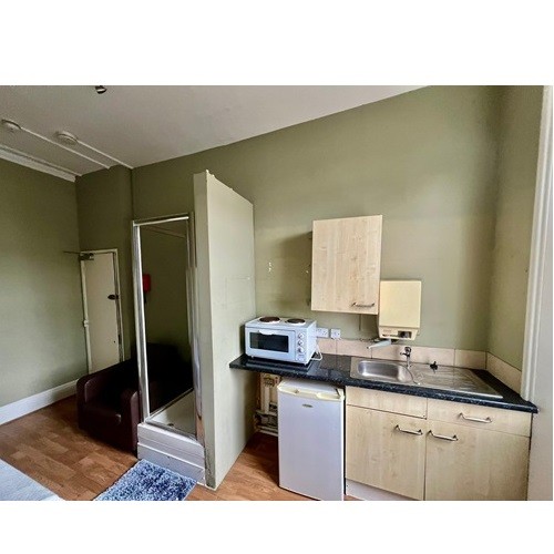 Single Semi-Studio in Claverton Street, SW1V 3AU, Victoria/Pimlico ** Bills Inc