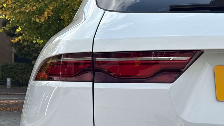 2024 Jaguar F-Pace 2.0 D200 R-Dynamic SE Black 5dr Auto AWD Estate Diesel Automatic