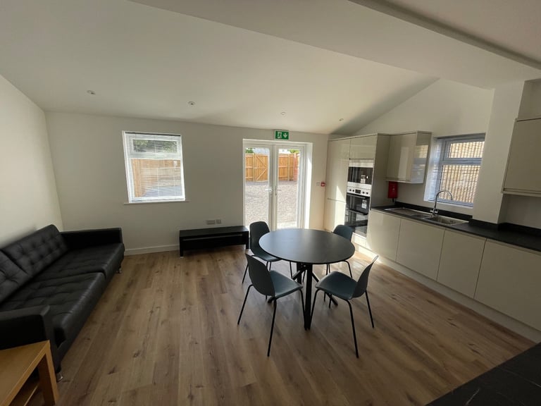 Double rooms in a new-build shared house for rent, bills included!