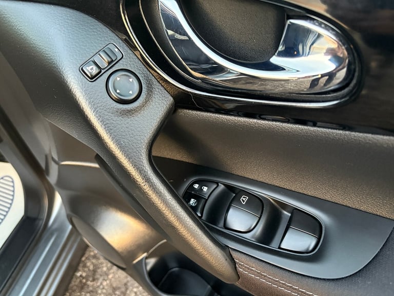 2016 Nissan Qashqai N-Connecta 1.6 DIG-T 163PS Hatchback Petrol Manual