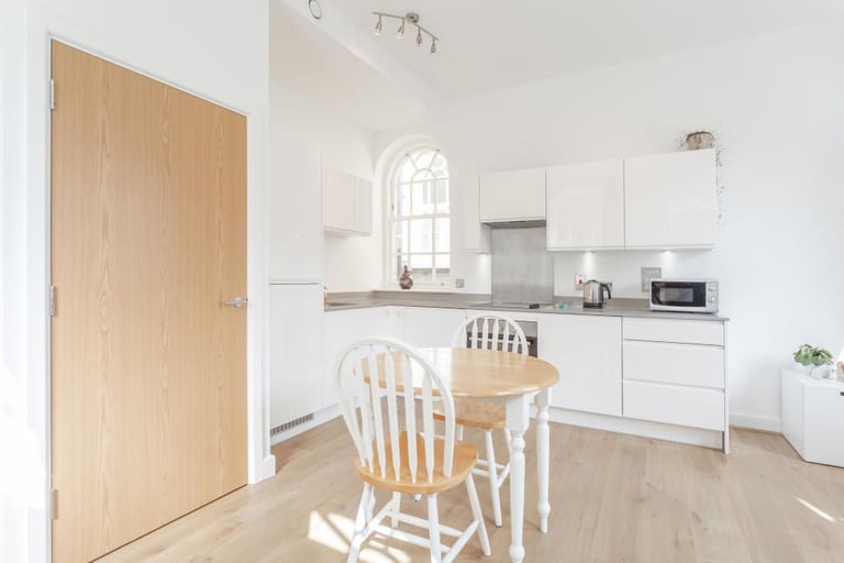 🏡 Modern Double Room – Poplar 🏡🗝