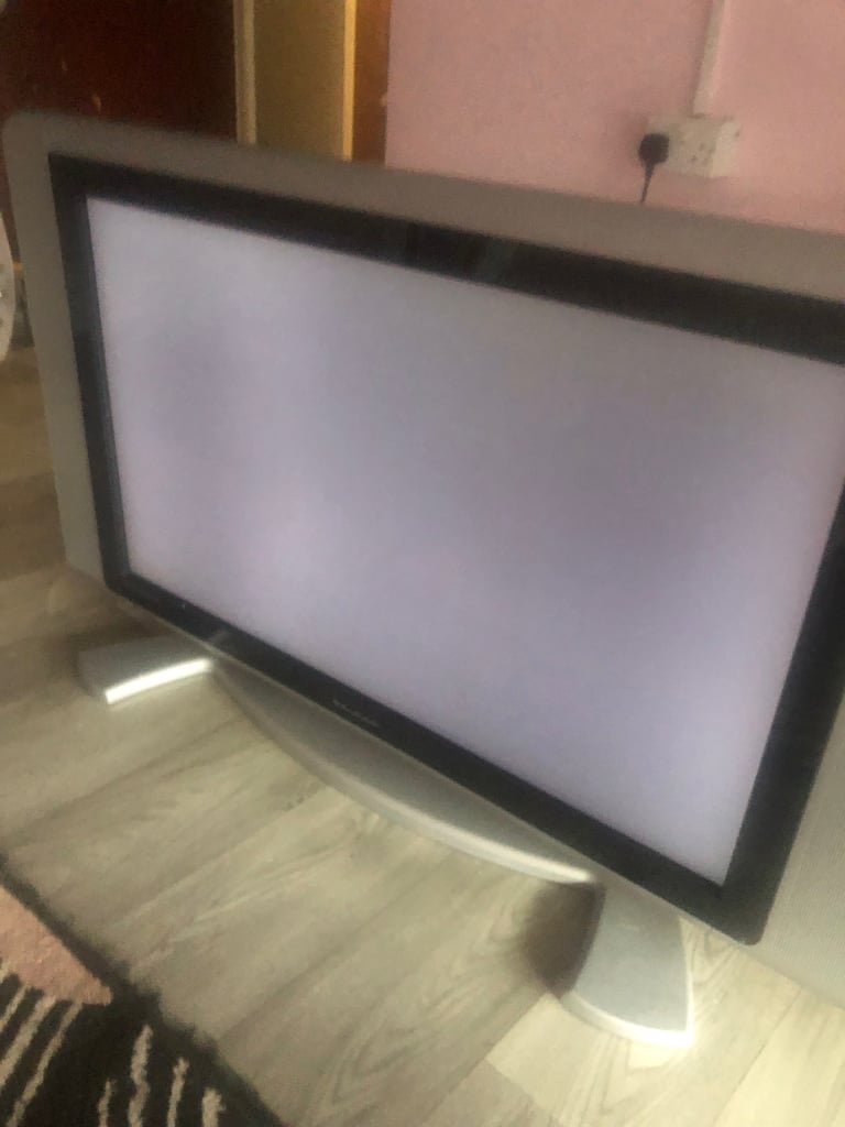 image for Tv with wire very heavy 