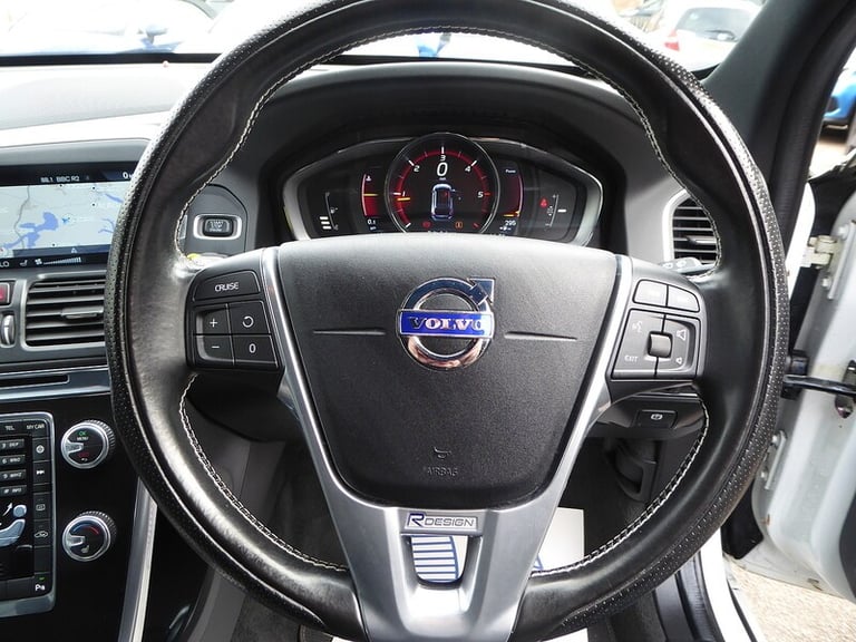 2015 Volvo XC60 D4 [190] R DESIGN Lux Nav 5dr ESTATE DIESEL Manual