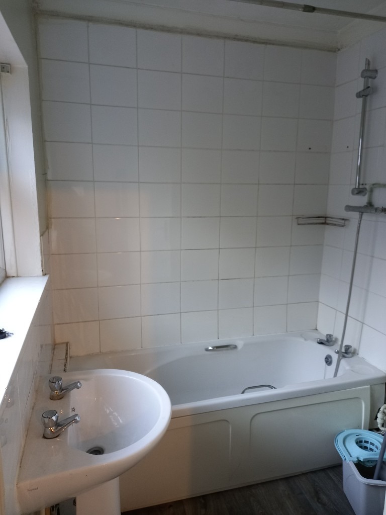 **LET BY** 3 BEDROOMSEMIDETACHED HOUSE** ST JOHNS ROAD** GOOD