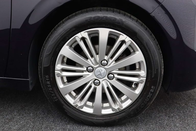 2019 Peugeot 208 1.2 208 Signature PureTech S/S 5dr Hatchback Petrol Manual
