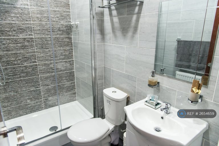 1 bedroom flat in Claremont, Bradford, BD7 (1 bed) (#2654659)