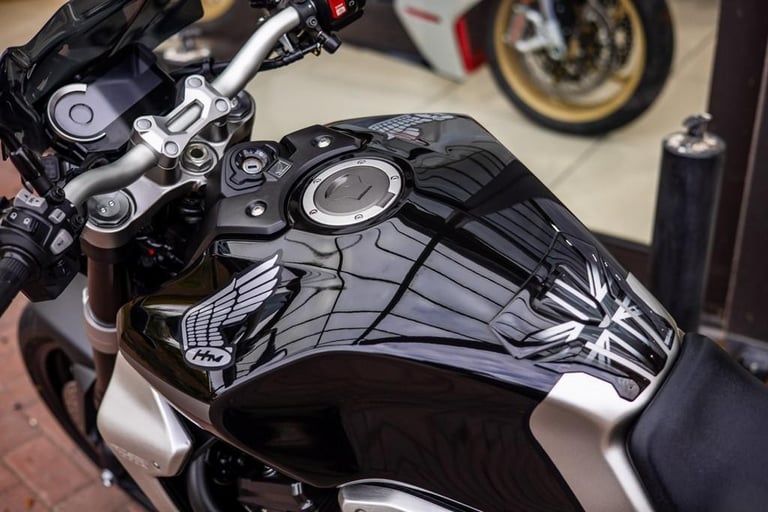 Honda CB1000R LOW MILES ! SHIFTER ! STUNNING