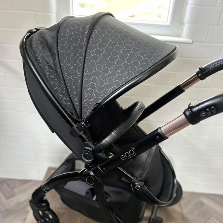 Egg2 Luxury pushchair and Shell I-size car seat special edition bundle in black Geo