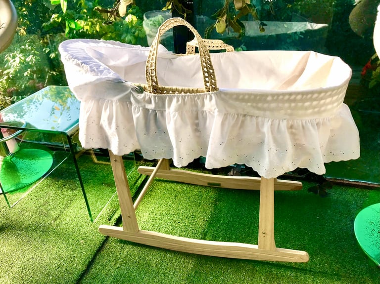 Moses basket with mattress hood, frills and wooden stand