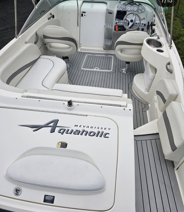 Maxum 2400sc3 cuddy cabin sports boat speedboat 