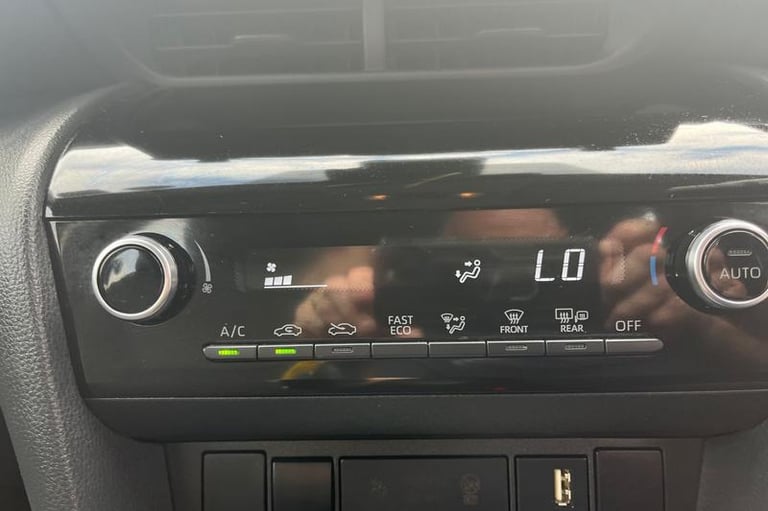 2022 Toyota Yaris Cross 1.5 Hybrid Icon 5dr CVT, Parking sensors, Media Screen, Sat Nav, Multifun...