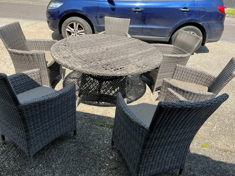Hartman garden table and chairs 