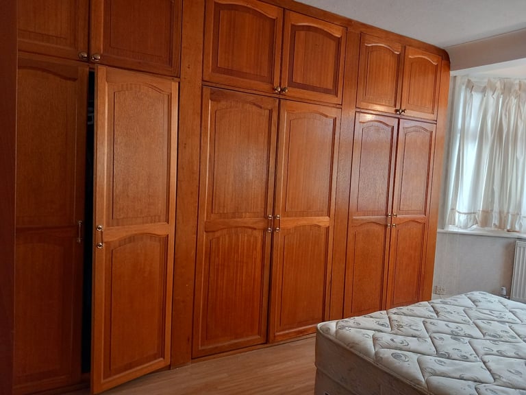 King size double room to share for 700 pounds per Month for two or three months.