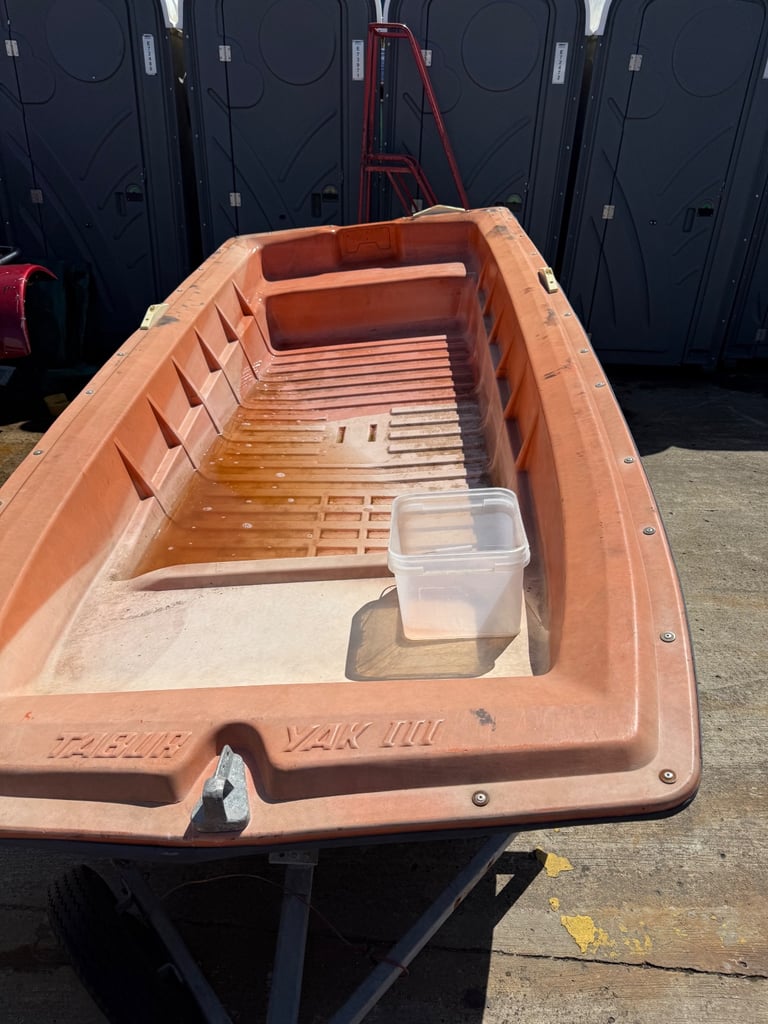 Tabur Yak 111 boat and trailer 
