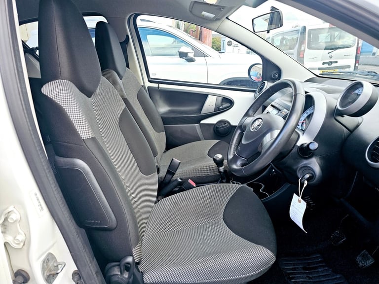 2013 Toyota AYGO 1.0 VVT-i Fire 5dr HATCHBACK Petrol Manual