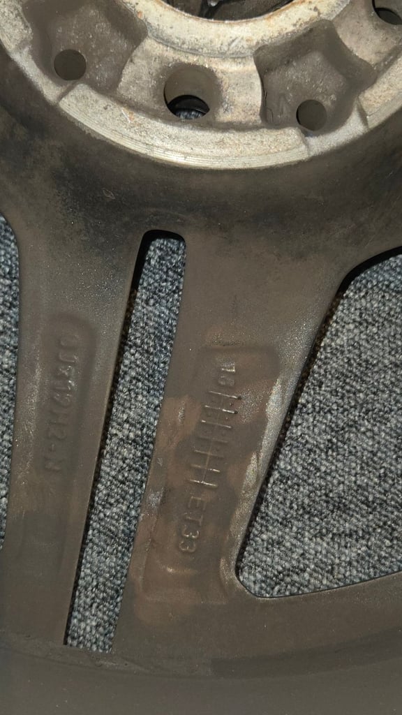 Mercedes Genuine 19 Inch 5 spoke alloy wheels and tyre