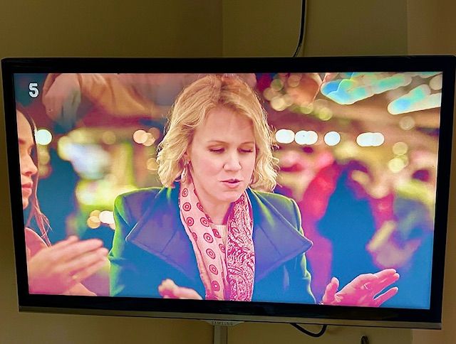 22 inch Samsung TV with indoor aerial, and remote control - ideal for kitchen/small room/caravan £25