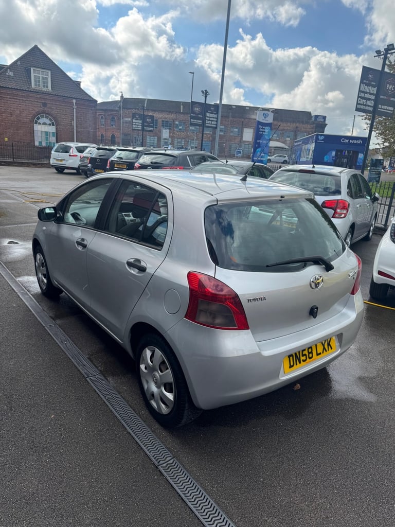  Toyota Yaris 1.0 VVT-i T2 5dr Petrol Manual