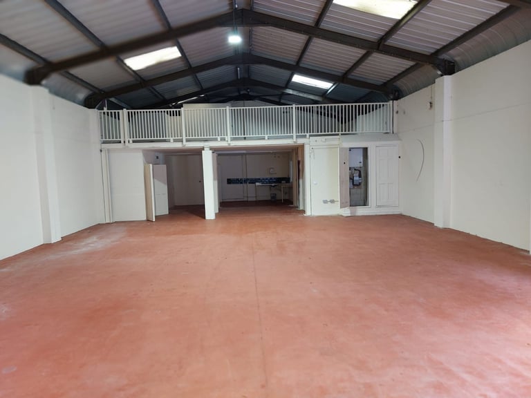 🍯 2,196 sq. ft. Artisan / Production Unit – Highfield Industrial Estate 📍 Ferndale, CF43 4SX | 