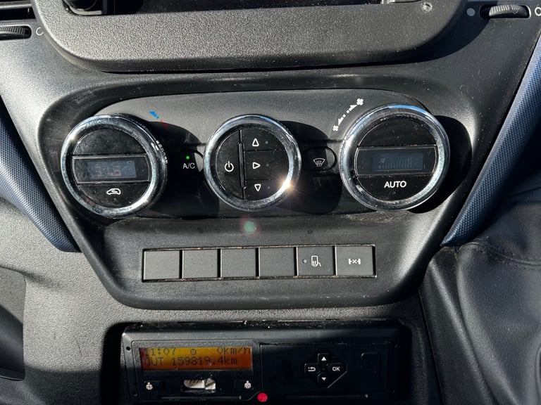 2016 Iveco Daily Iveco Daily 70-210 3.0 Auto-Hi-Matic 2016 Euro-6 14f Curtainsider Van NA Diesel ...