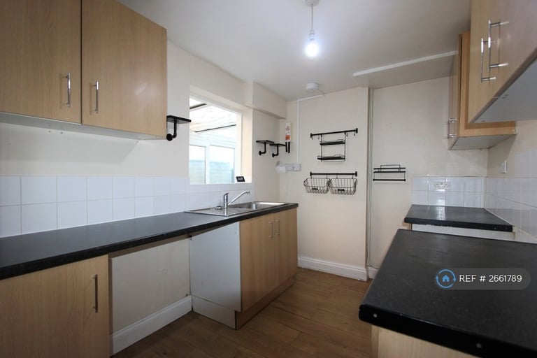 5 bedroom house in Windmill Road, Gillingham, ME7 (5 bed) (#2661789)