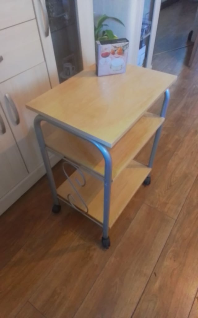 SERVING TROLLEY 