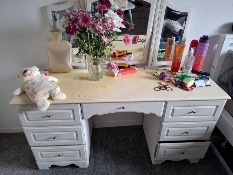 Dressing table
