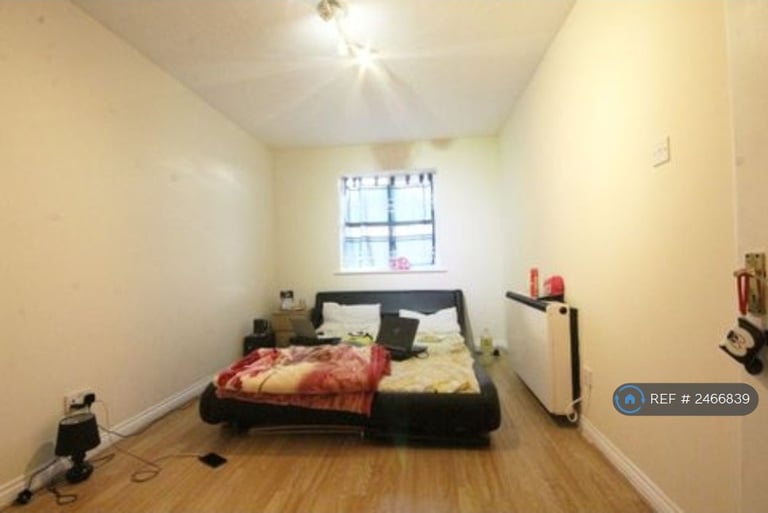 2 bedroom flat in Bellingham Court, Barking, IG11 (2 bed) (#2466839)