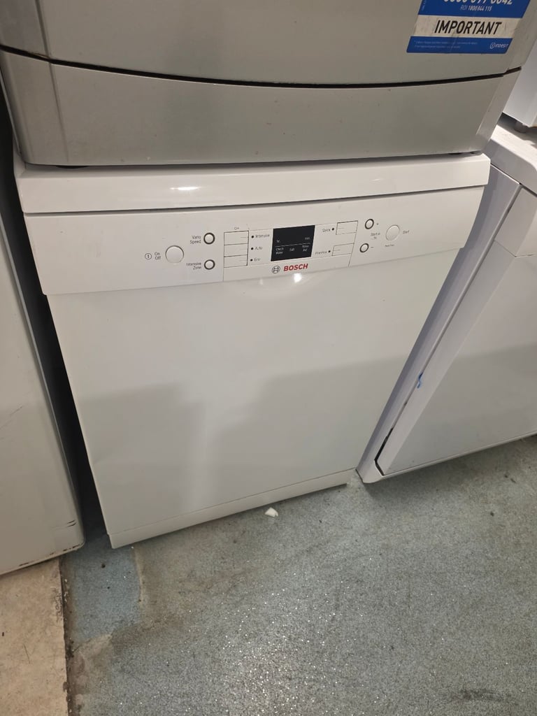 image for Free Delivery Bosch Dishwasher £70 has dent