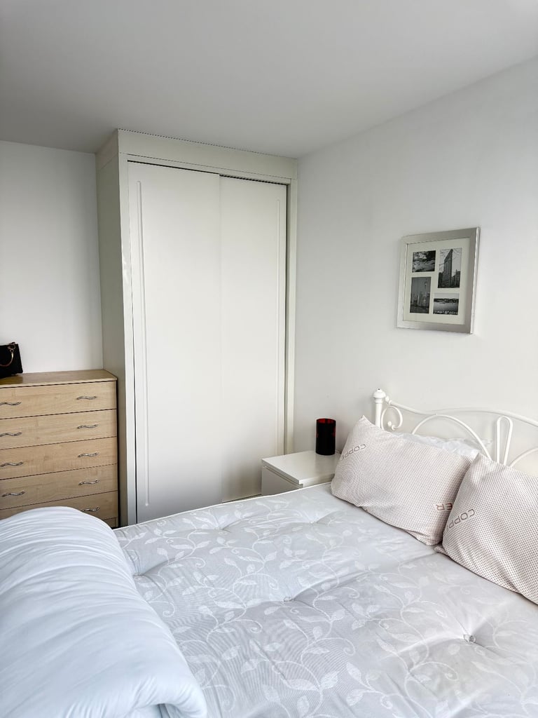 Modern Double Room in the Heart of Birmingham City Centre – All Bills Included!