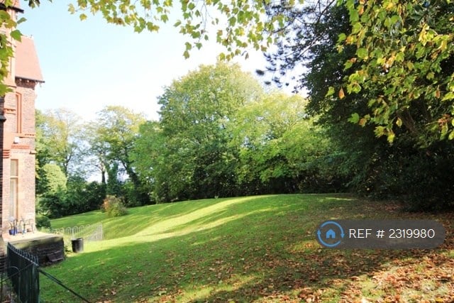 2 bedroom flat in Liverpool, Liverpool, L17 (2 bed) (#2319980)