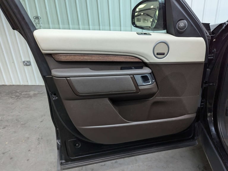 2017 Land Rover Discovery 2.0 Discovery HSE SD4 Auto 4WD 5dr SUV Diesel Automatic