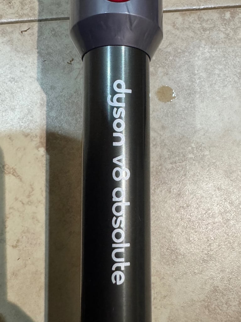 Dyson V8 absolute cordless vacuum cleaner good working order 