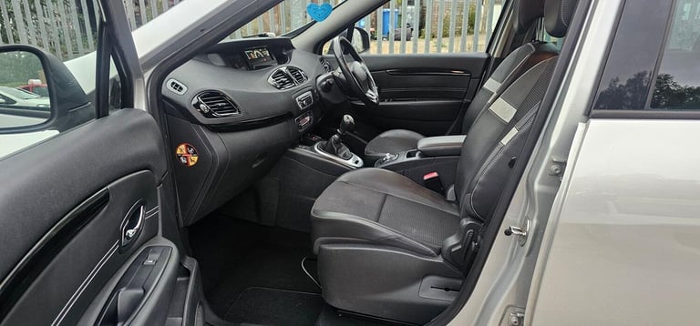 RENAULT SCENIC 1.6 Dynamique TomTom 1.6 110 2015