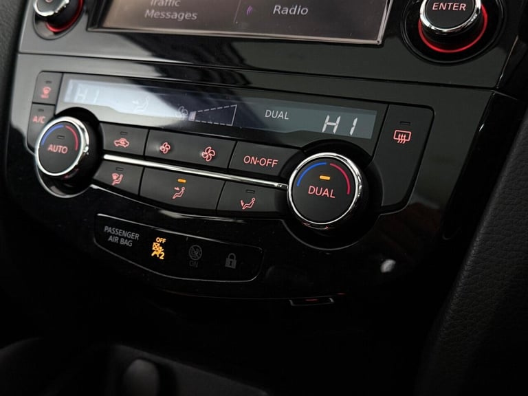 2016 Nissan Qashqai 1.2 DiG-T N-Connecta 5dr HATCHBACK PETROL Manual