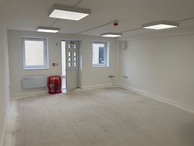 Offices studios to rent in  Farnborough